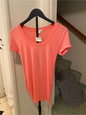 NWT Zenana Outfitters Coral Scoop Neck Short Sleeve Tee - Bright Coral size sm